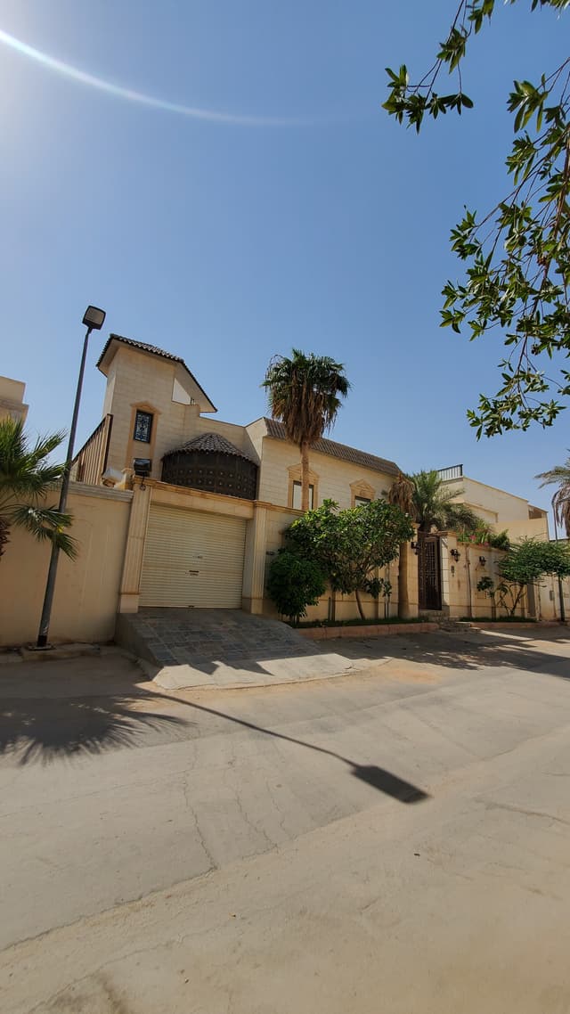 https://cdn.alnajdiah.com/public/real-estates/3f49742c-11b7-43e6-8f69-367482b1f790.jpeg