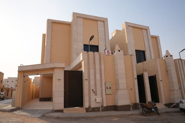https://cdn.alnajdiah.com/public/real-estates/f9cd2628-375e-4d41-9300-13ba620590dc.jpeg